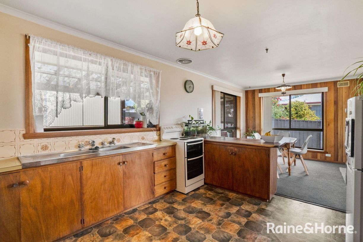 24 Roberts Street — photo 11 of 30
