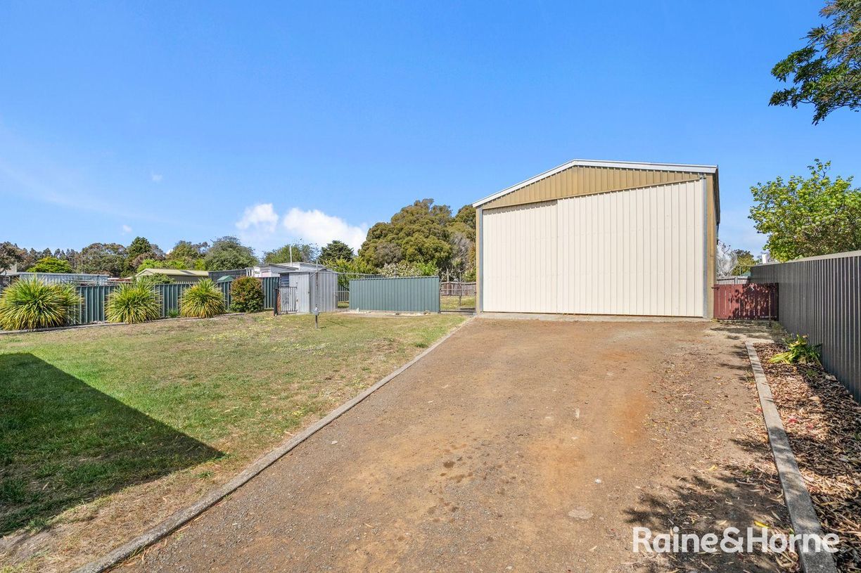 24 Roberts Street — photo 23 of 30