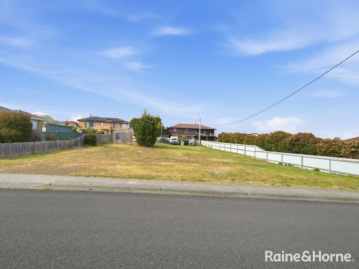 12 Boyle Street — photo 3 of 10
