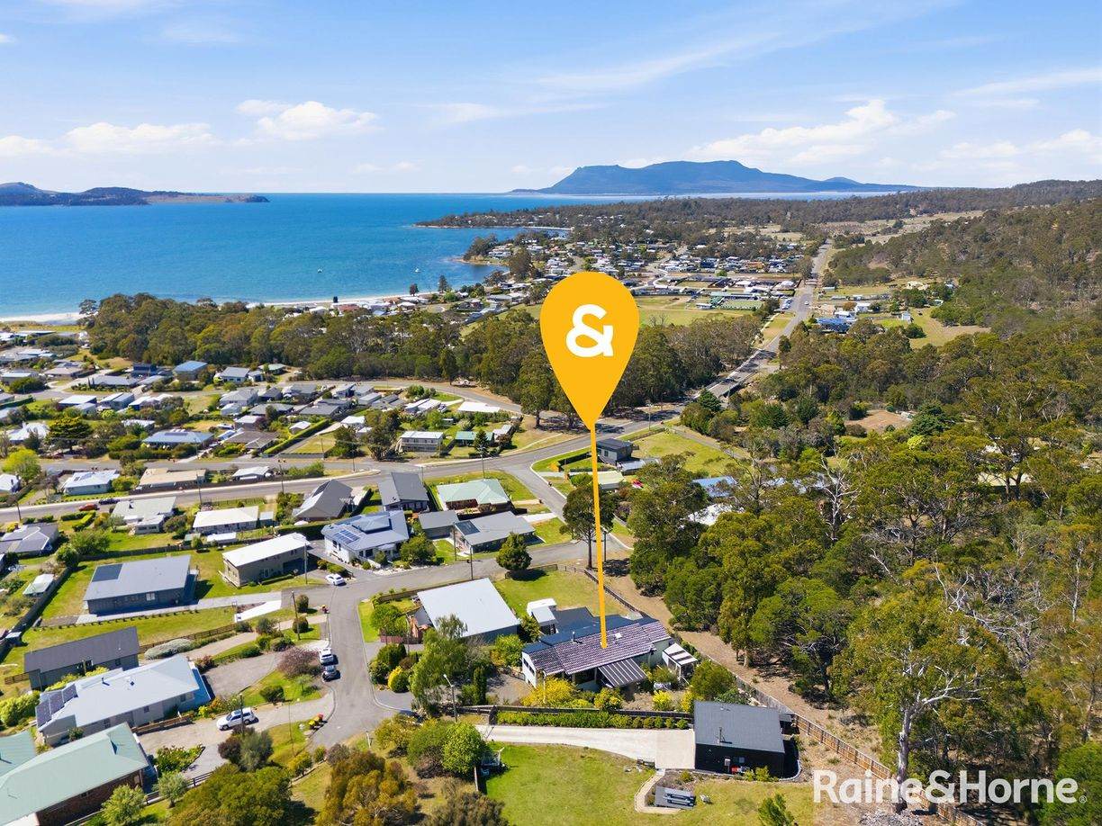 5 Sea View Crescent — photo from Raine & Horne Sorell