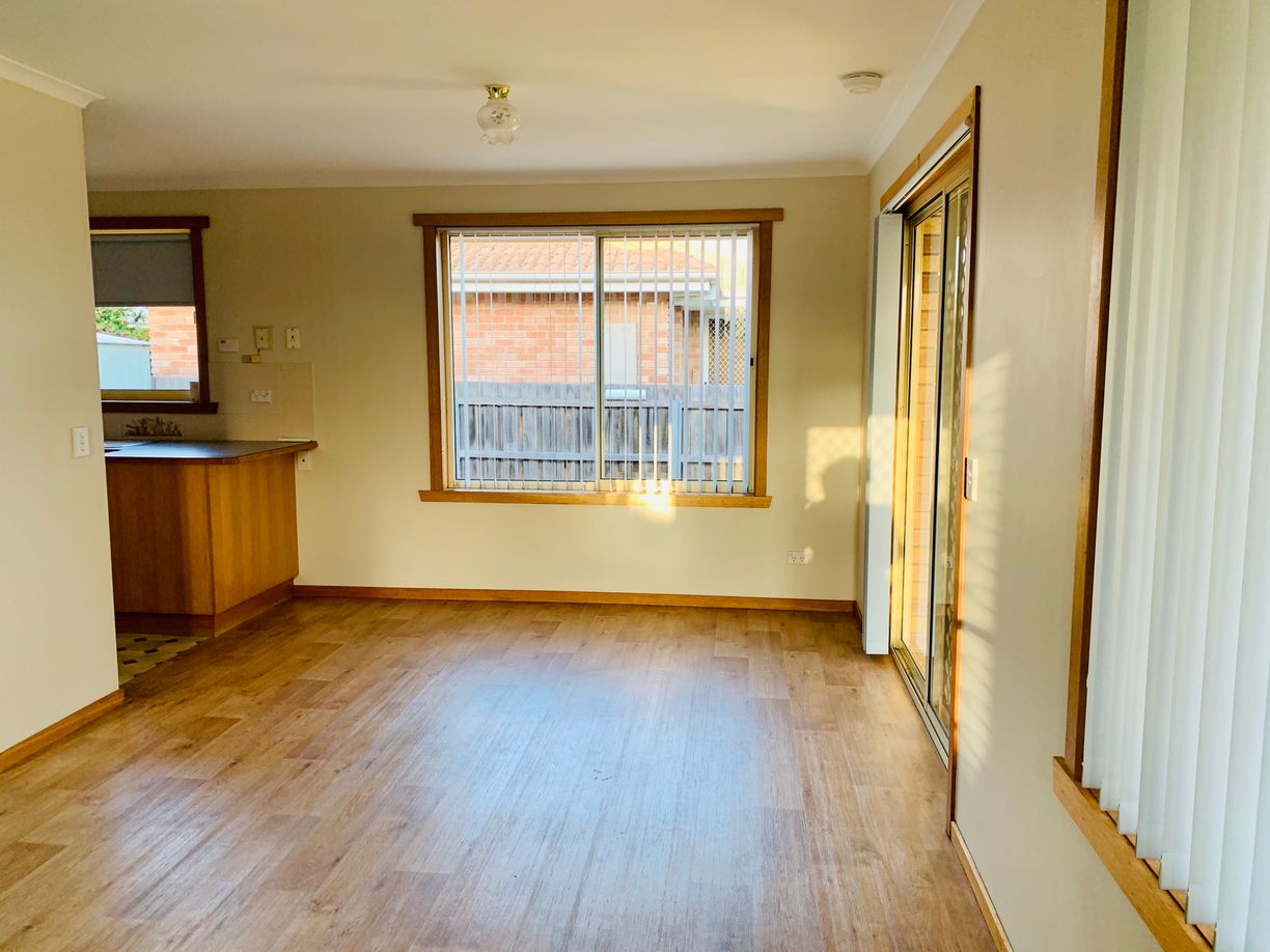 2/19 Weston Hill Road — photo 3 of 12