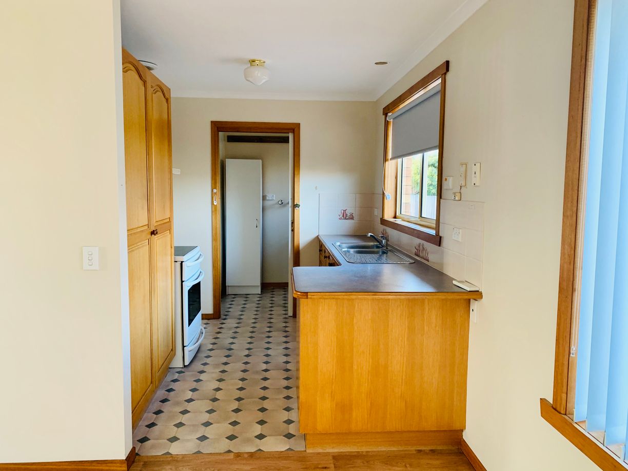 2/19 Weston Hill Road — photo 4 of 12