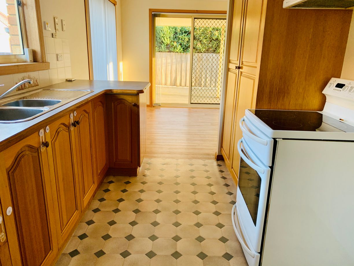 2/19 Weston Hill Road — photo 5 of 12