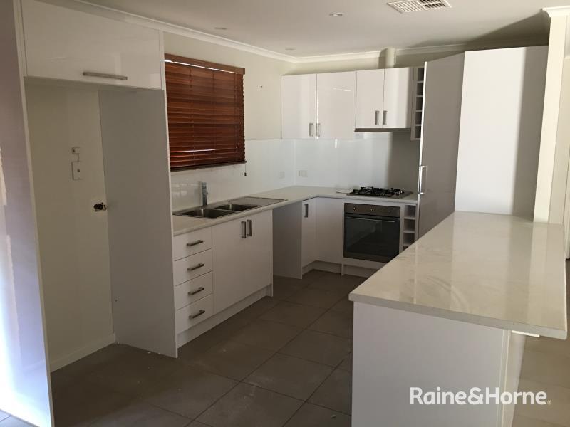 6 Mirra St — photo 2 of 7