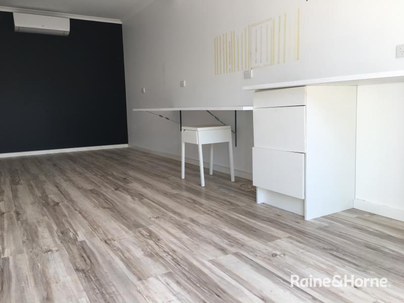 6 Mirra St — photo 4 of 7