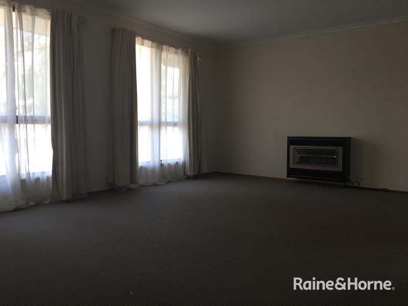 12 Mulgaria Crescent — photo 2 of 14
