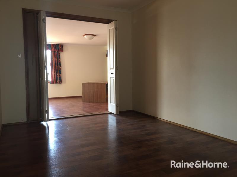 12 Mulgaria Crescent — photo 5 of 14