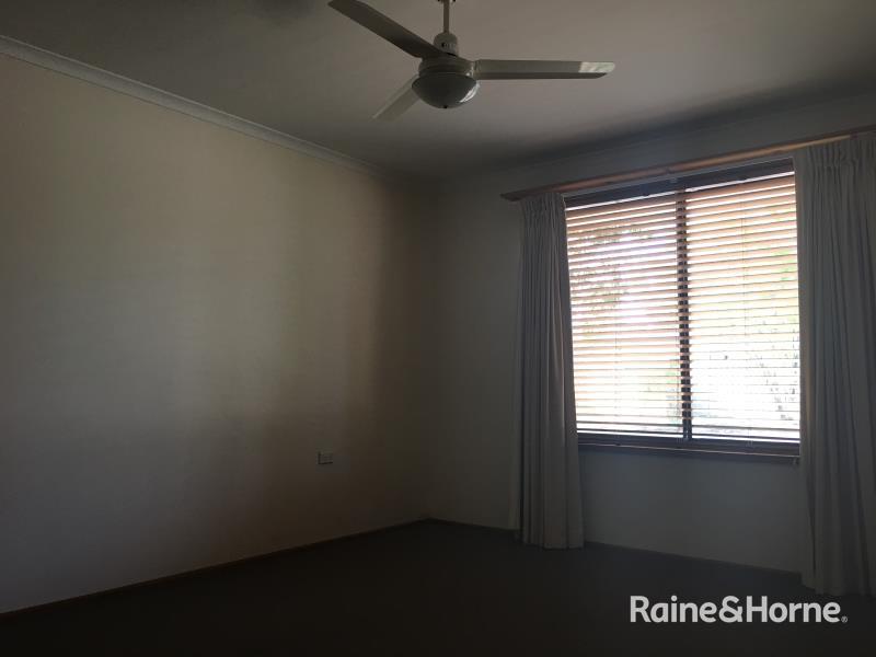 12 Mulgaria Crescent — photo 6 of 14