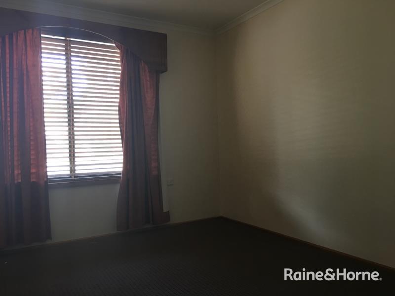 12 Mulgaria Crescent — photo 8 of 14