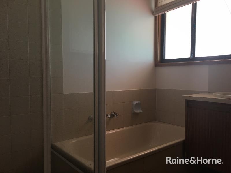 12 Mulgaria Crescent — photo 9 of 14