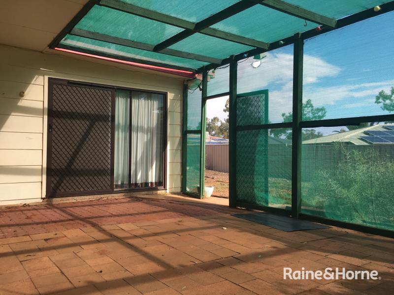 12 Mulgaria Crescent — photo 10 of 14