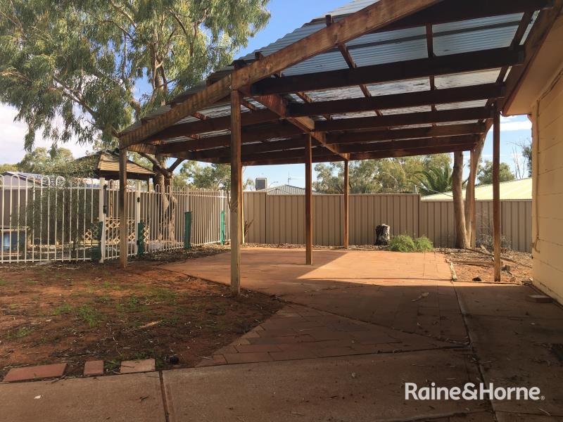 12 Mulgaria Crescent — photo 11 of 14