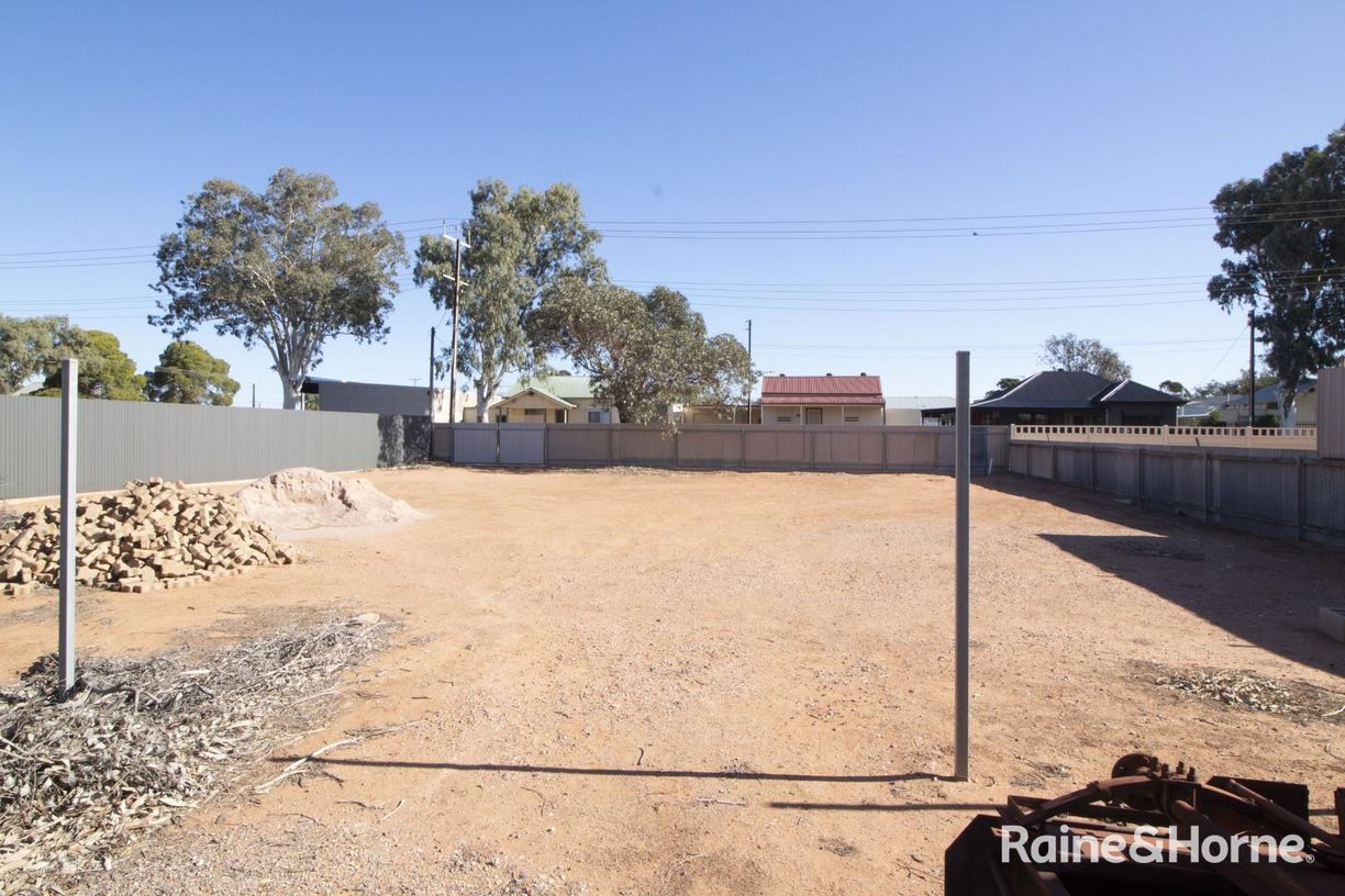 2A Mellor Street — photo from Raine & Horne Port Augusta RLA 216874