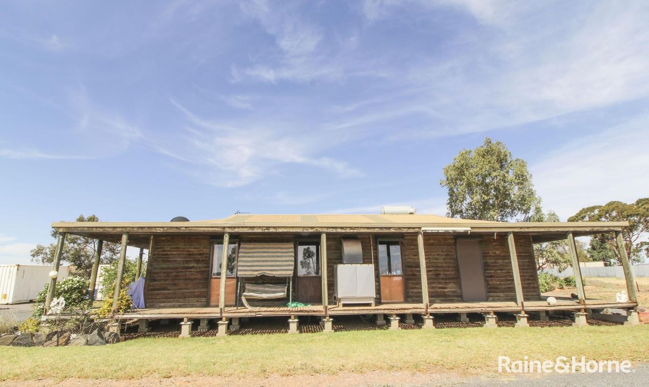 98 Daniel Terrace — photo from Raine & Horne Port Augusta RLA 216874