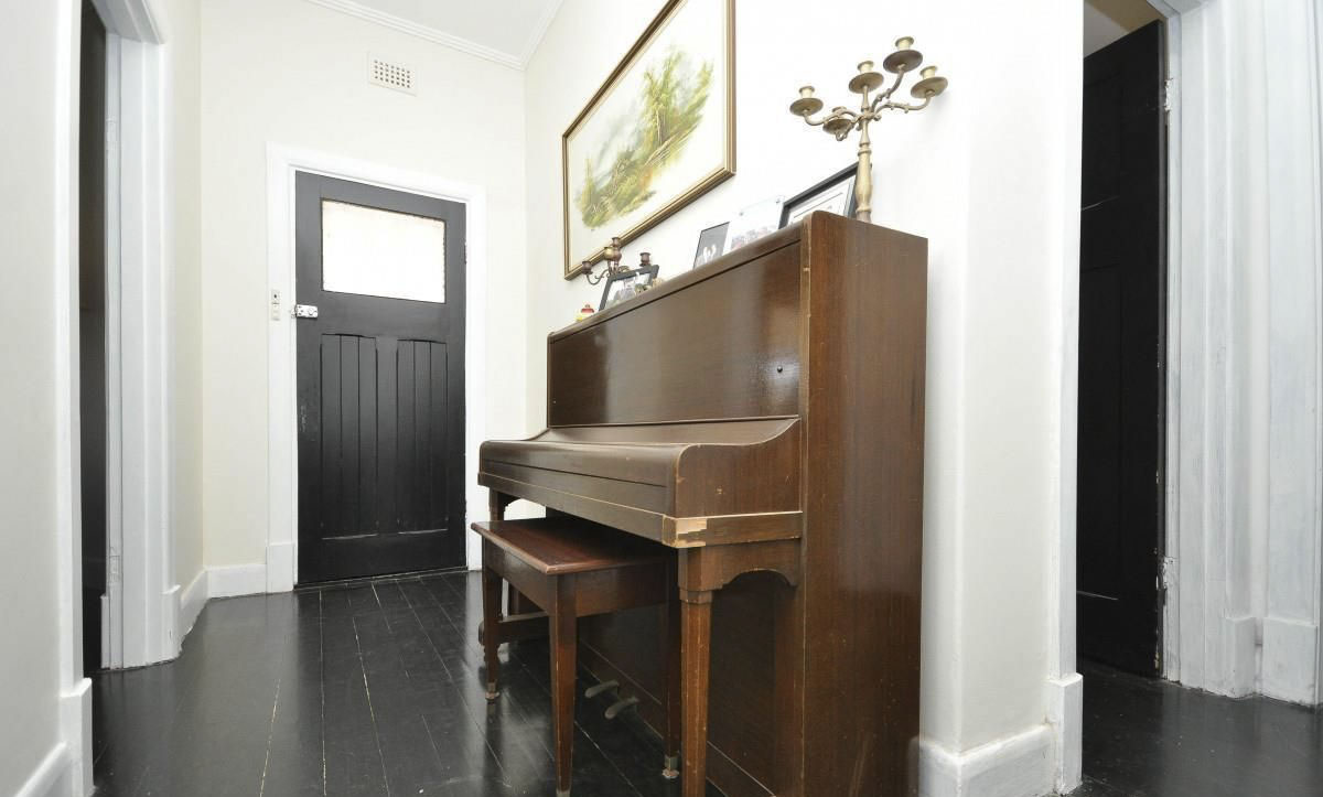 3 Moyes Street — photo 8 of 14
