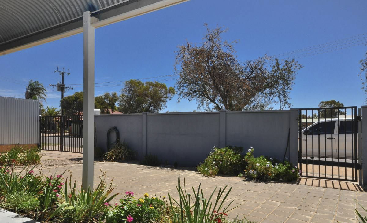 3 Moyes Street — photo 4 of 14