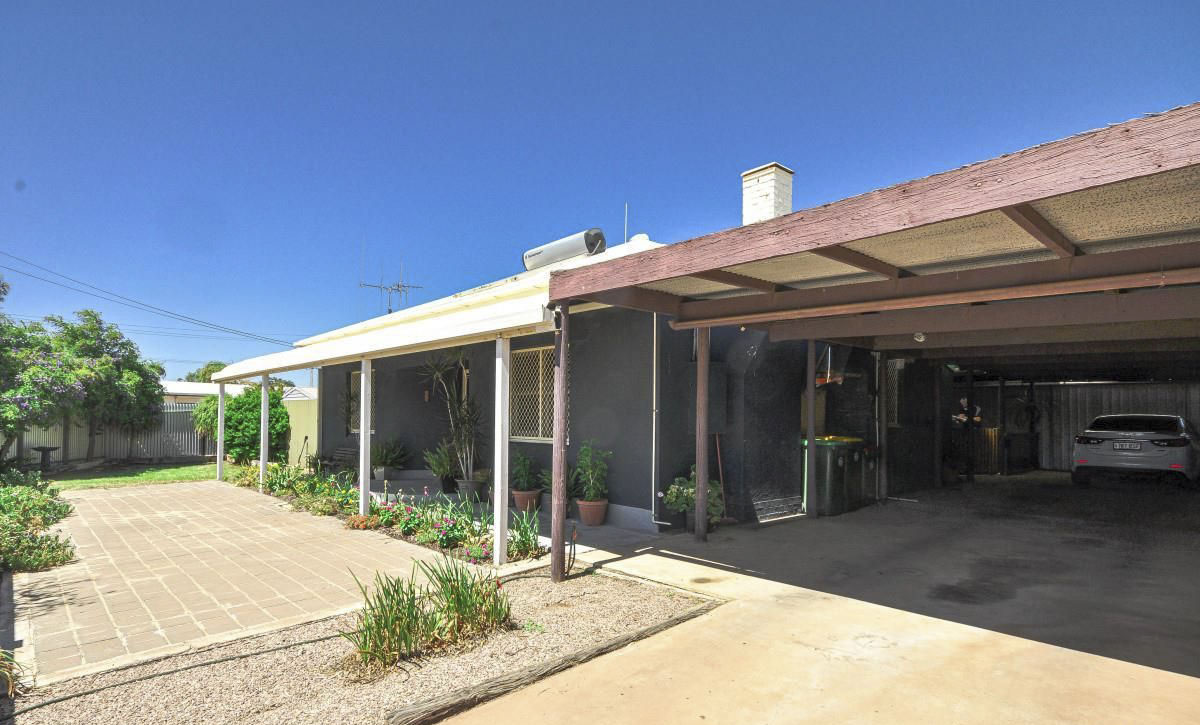 3 Moyes Street — photo 2 of 14