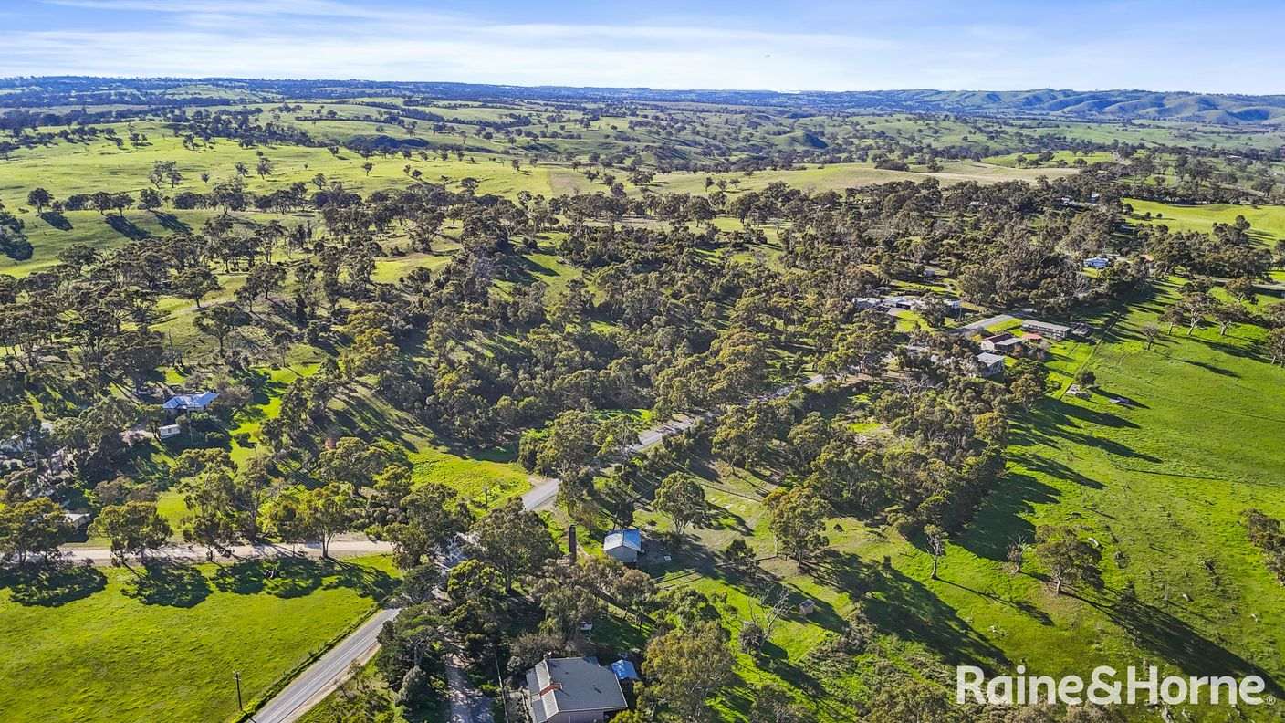 358 Harrogate Road — photo 3 of 23