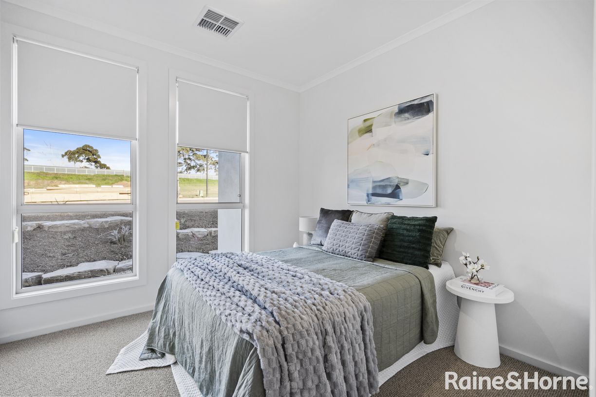 8 Badcoe Crescent — photo 11 of 24