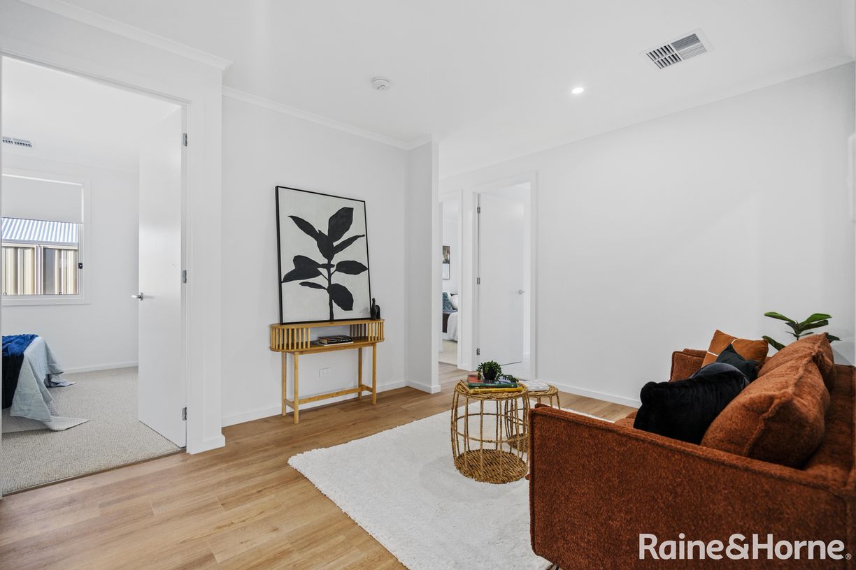 8 Badcoe Crescent — photo 9 of 24