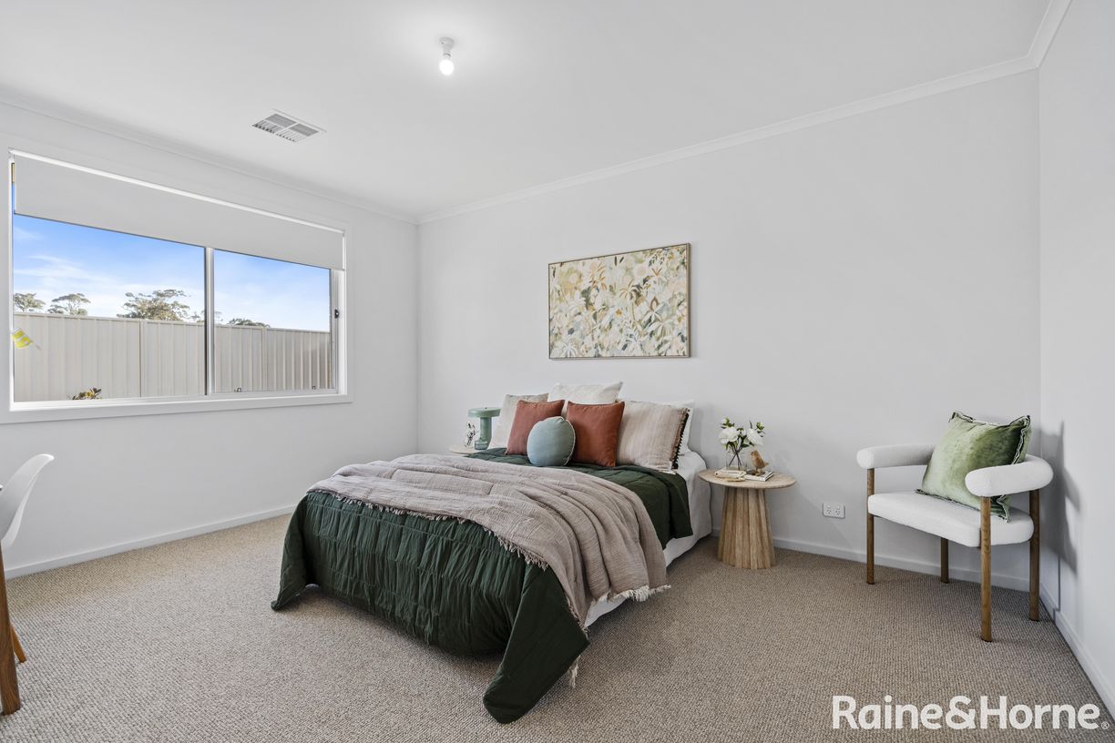 8 Badcoe Crescent — photo 12 of 24