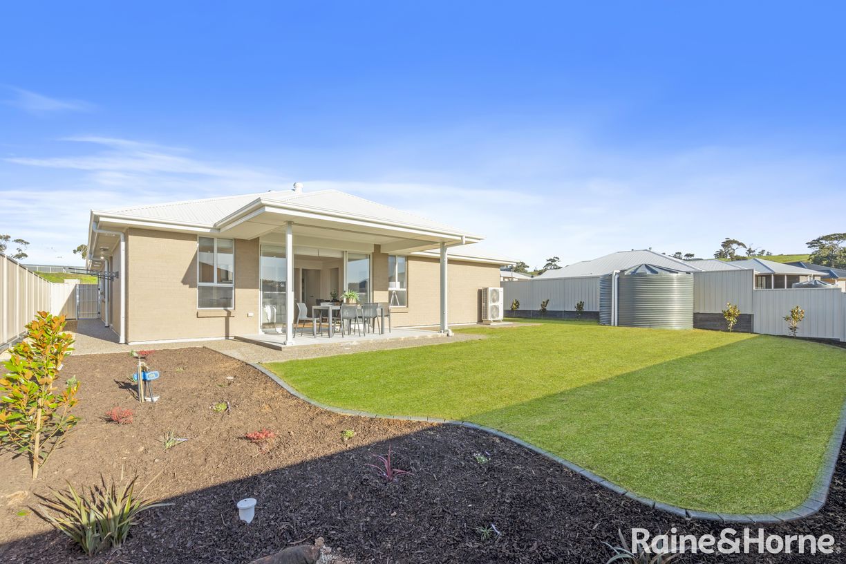 8 Badcoe Crescent — photo 18 of 24