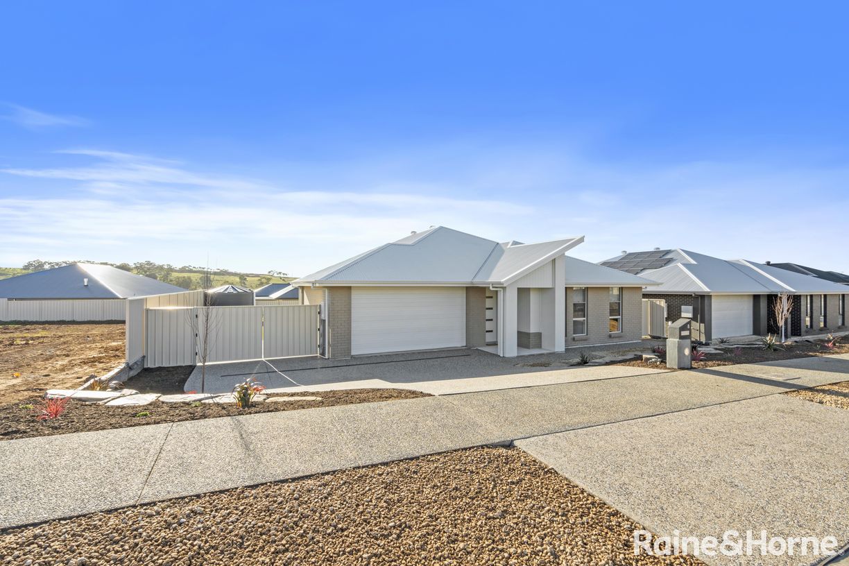8 Badcoe Crescent — photo from Raine & Horne Hills & Fleurieu RLA 316138
