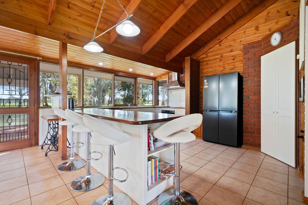 56 Kingsway Road — photo 8 of 30