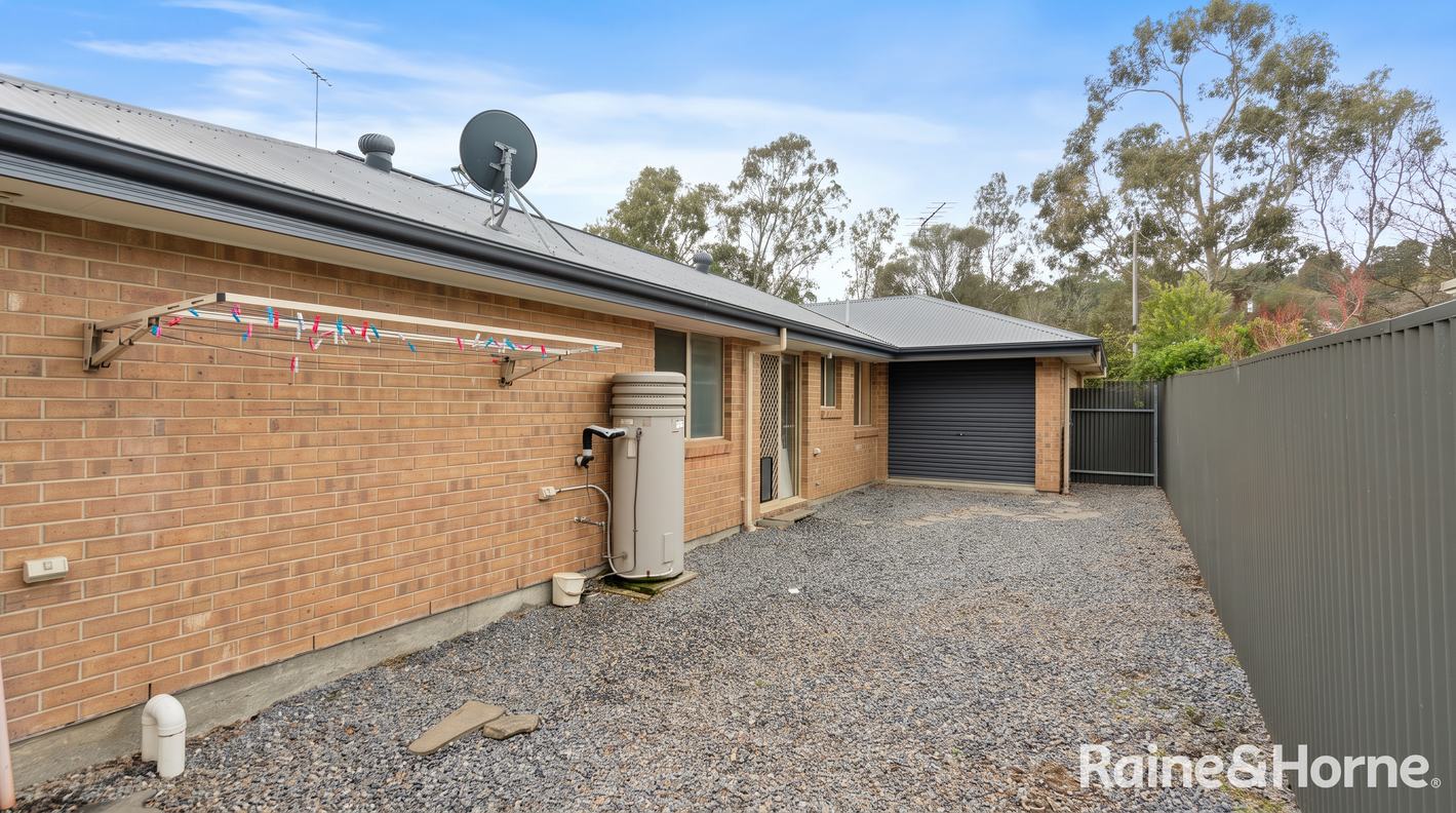 16 Smillie Street — photo 21 of 24