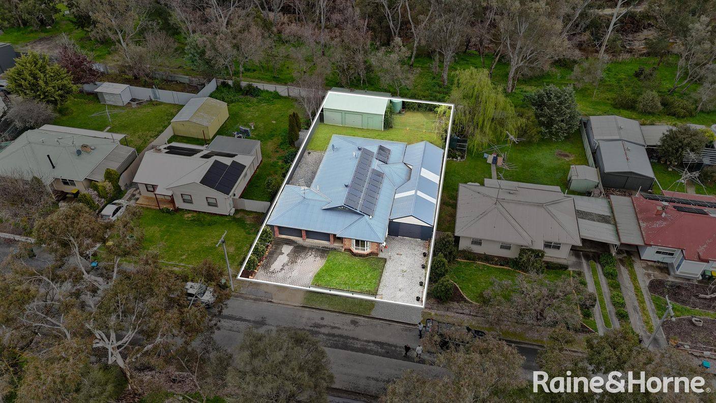16 Smillie Street — photo 2 of 24
