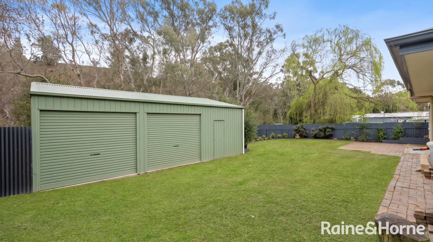 16 Smillie Street — photo 19 of 24