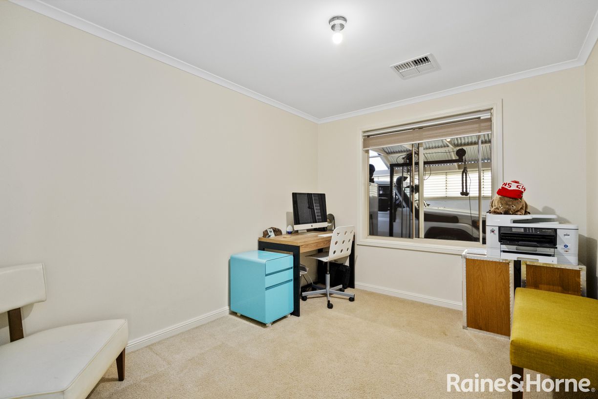 16 Smillie Street — photo 11 of 24
