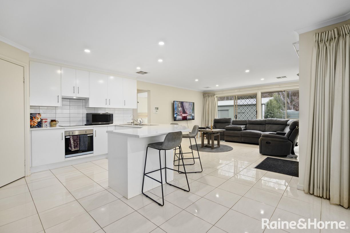 16 Smillie Street — photo 9 of 24