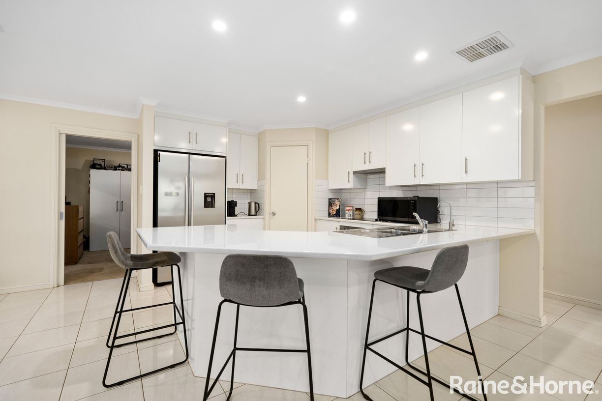 16 Smillie Street — photo 7 of 24