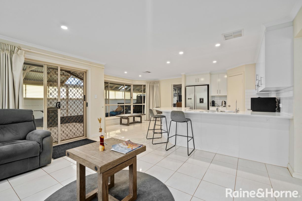 16 Smillie Street — photo 6 of 24