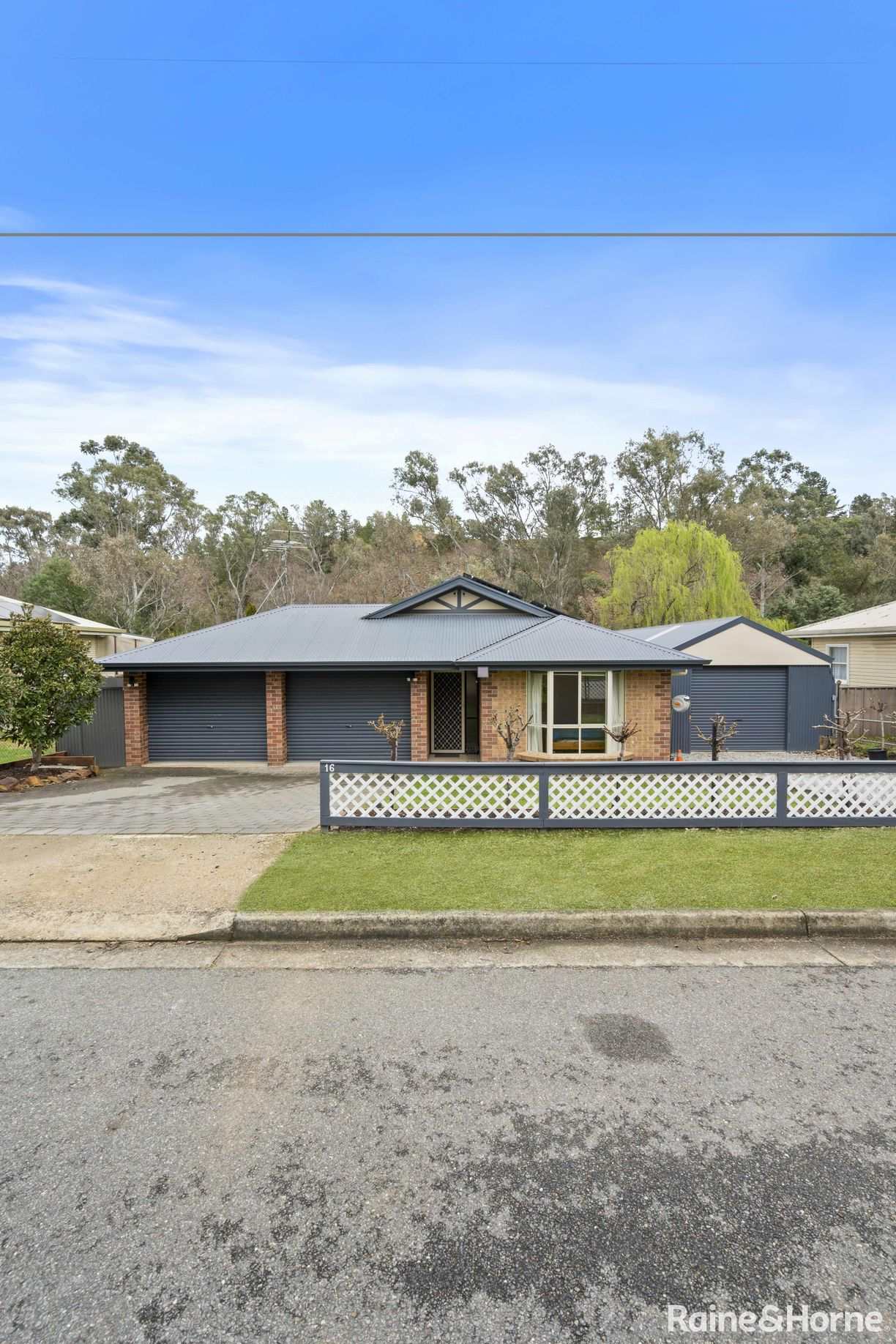 16 Smillie Street — photo 24 of 24