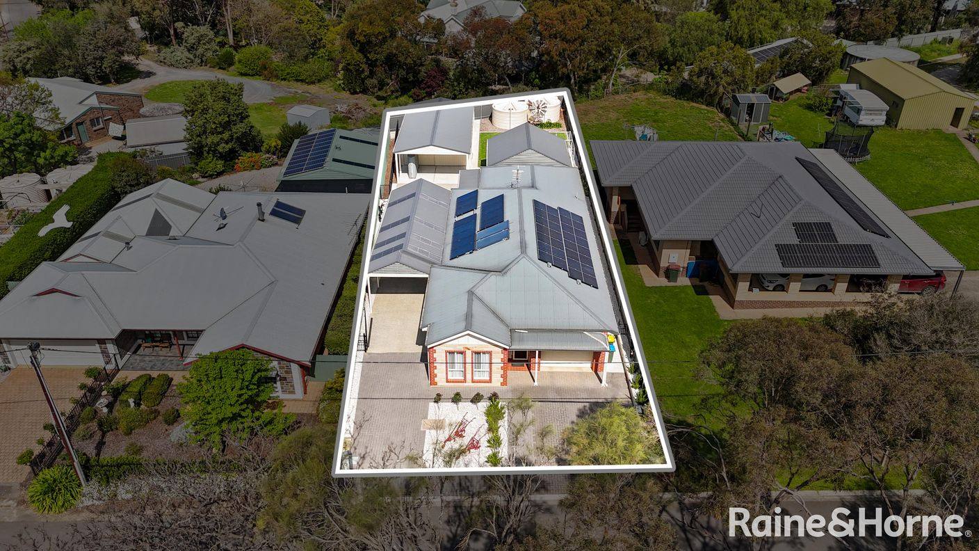 10 Taylors Lane — photo 2 of 27