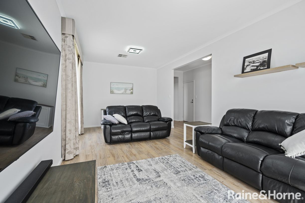 10 Taylors Lane — photo 10 of 27