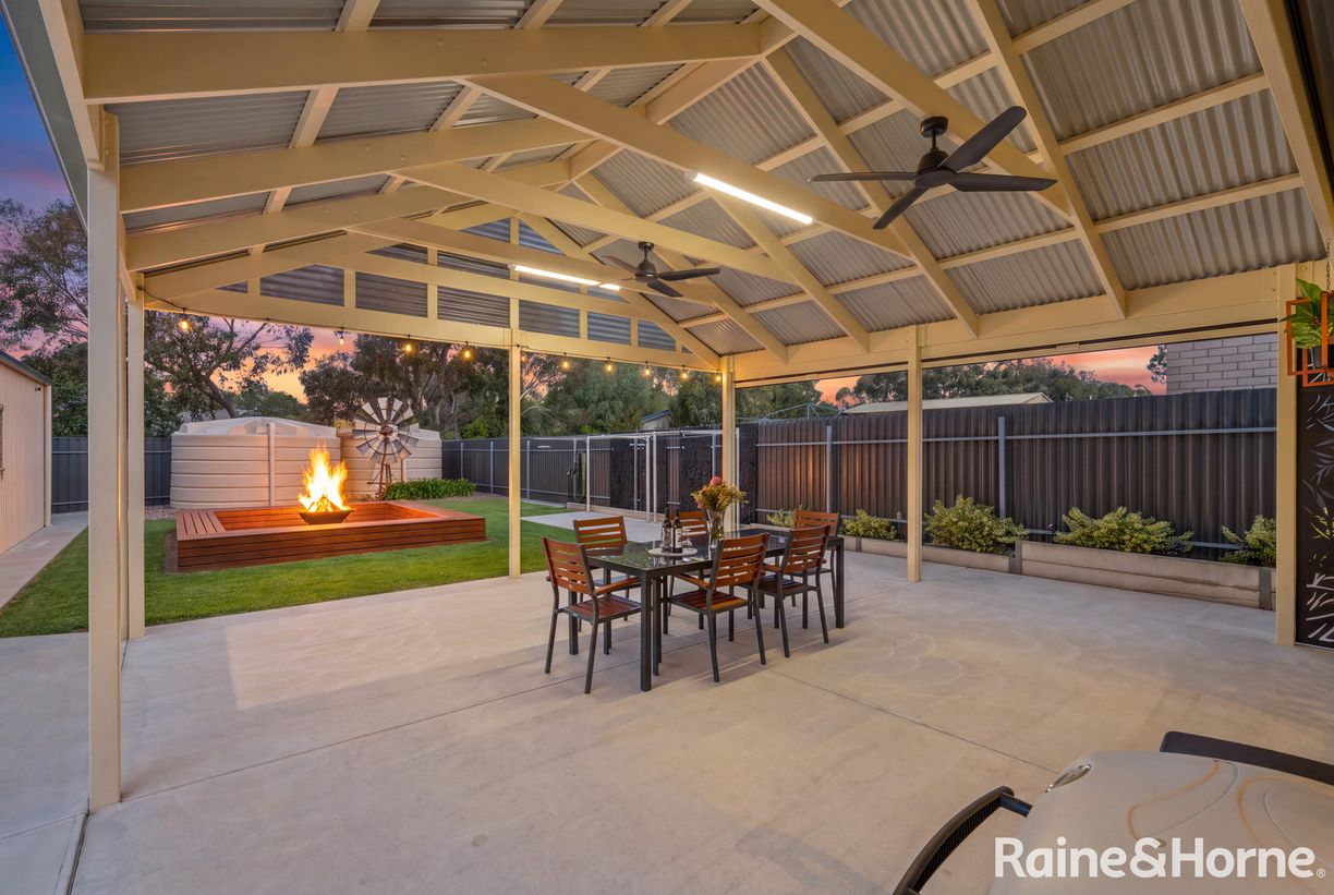10 Taylors Lane — photo 17 of 27