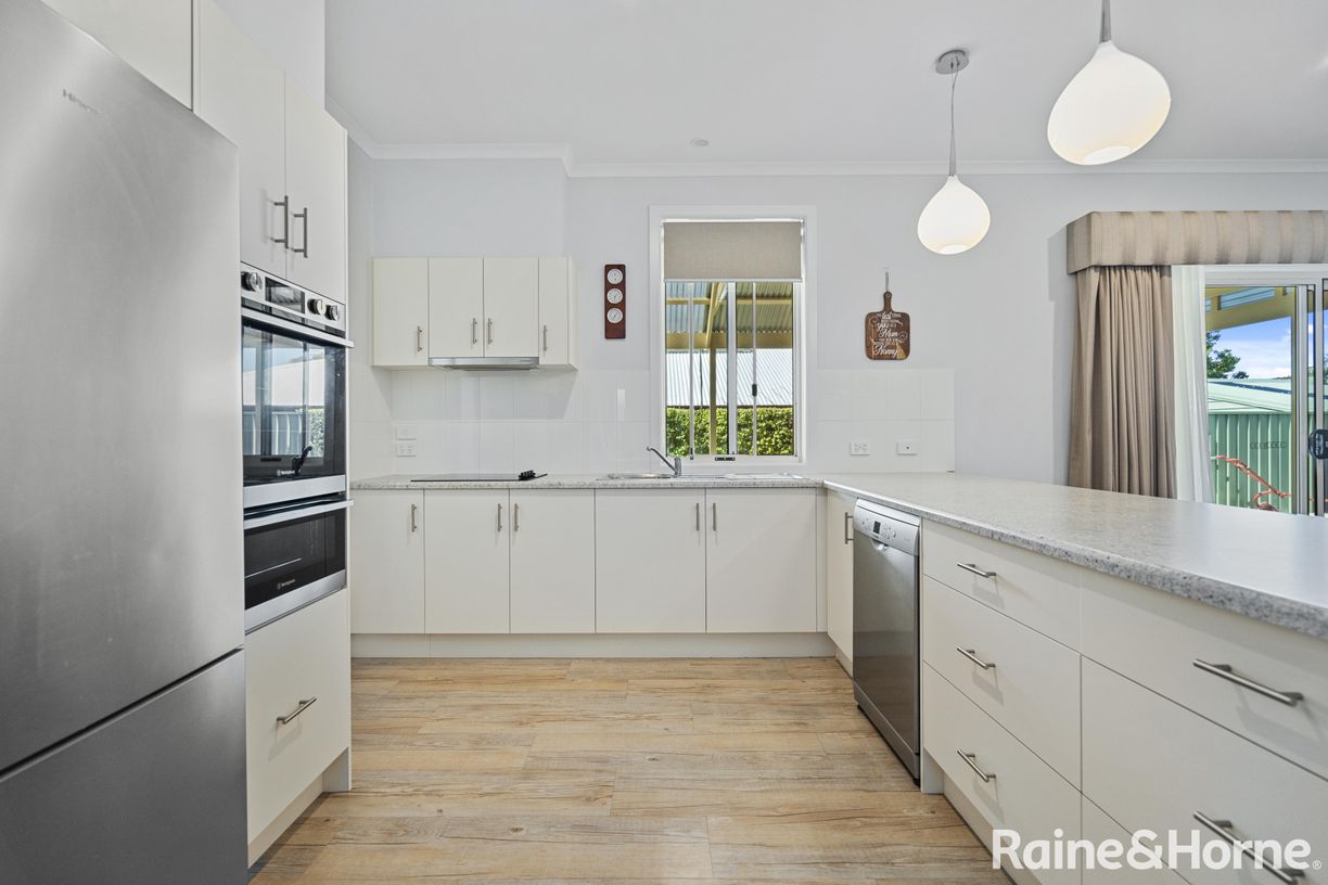 10 Taylors Lane — photo 5 of 27