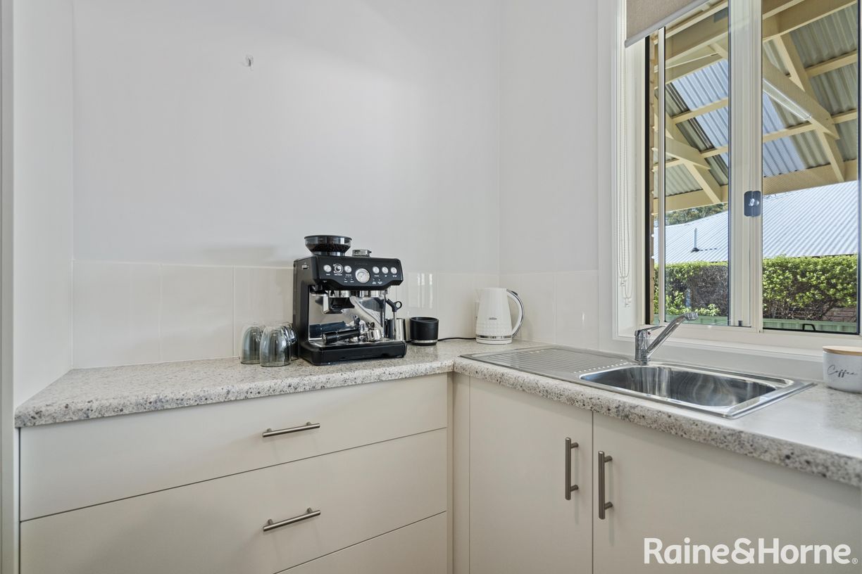 10 Taylors Lane — photo 6 of 27