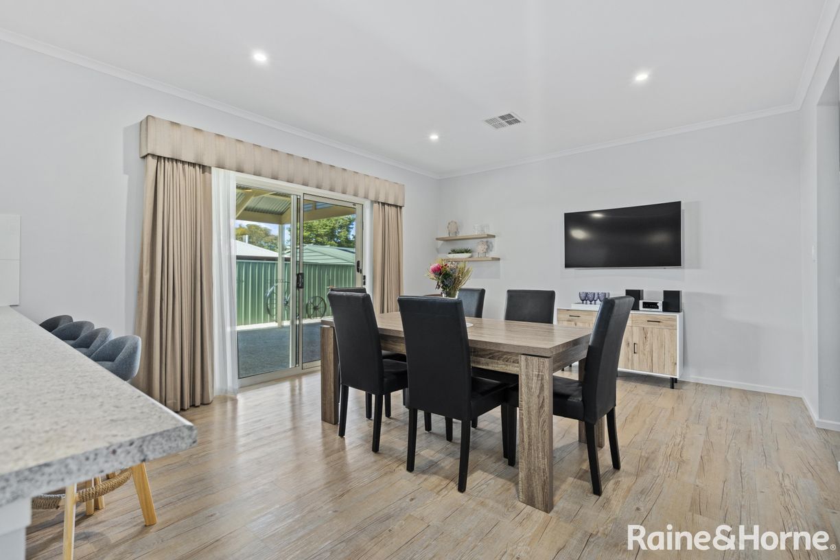 10 Taylors Lane — photo 8 of 27