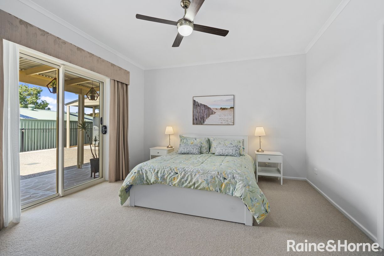 10 Taylors Lane — photo 11 of 27