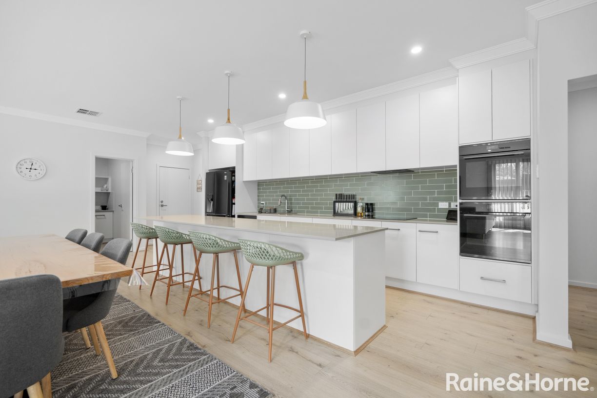 16 Balmoral Road — photo 3 of 30