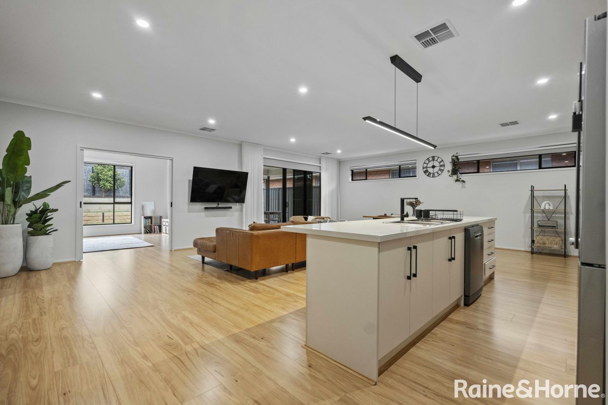 14 Wind Row Avenue — photo 11 of 28