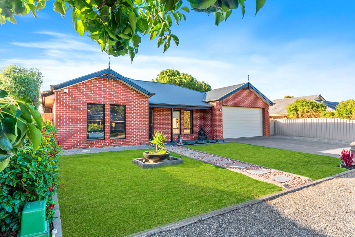 9 Elsie Drive, Strathalbyn, SA 5255 Raine & Horne Strathalbyn RLA 316138