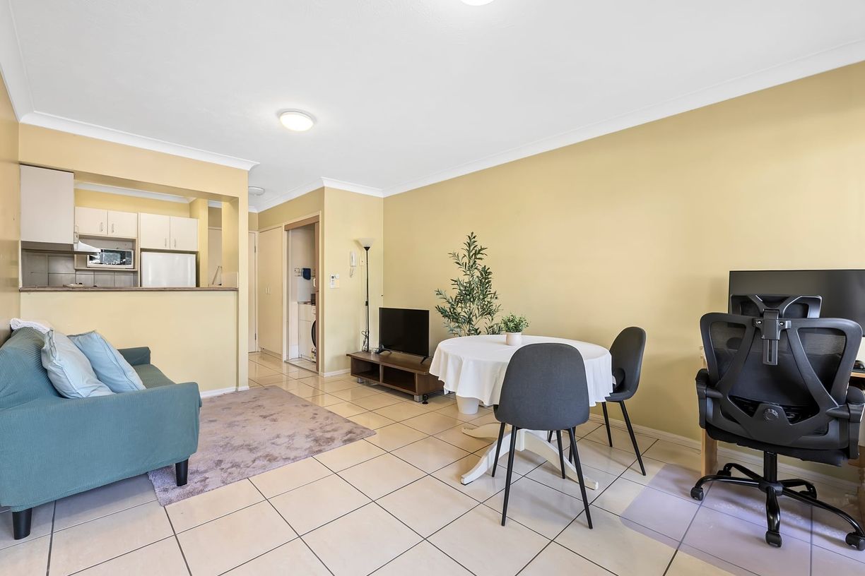 4/1 Sheehan Street — photo 4 of 9