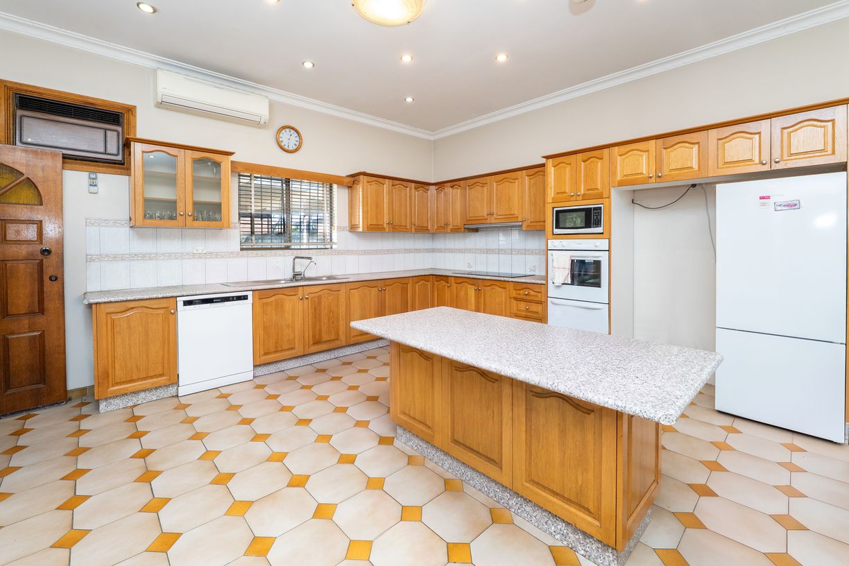14 Wallace Street — photo 3 of 12
