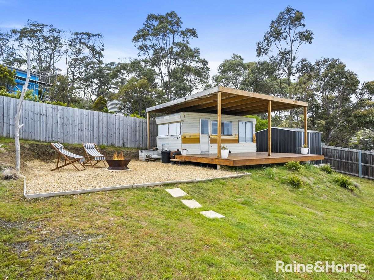 42 Harvey Road — photo 4 of 17