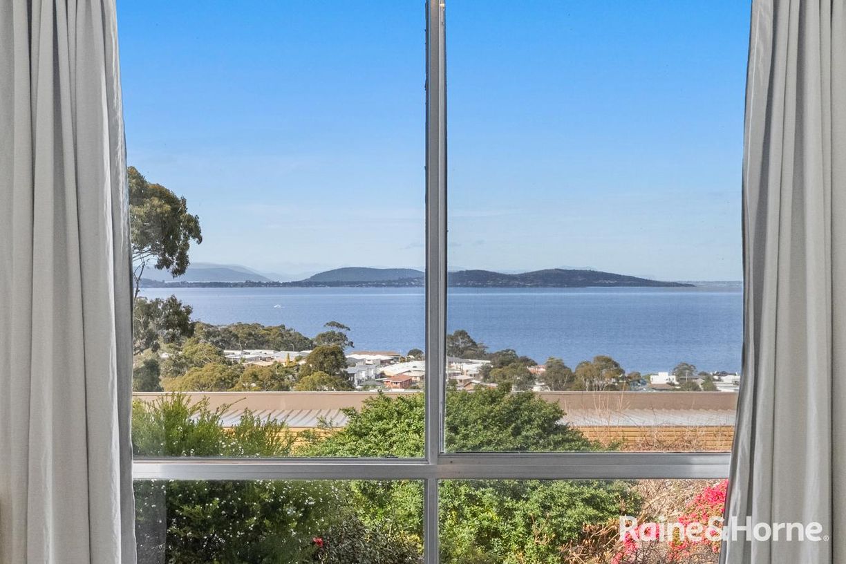 3/32 Pearl Place — photo from Raine & Horne Hobart